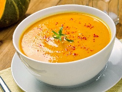 Крем супа от червена леща, тиква, лук, морков, джинджифил и куркума - снимка на рецептата